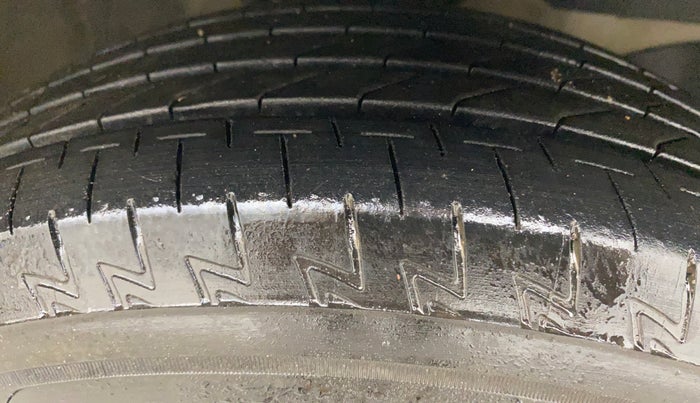 2016 Honda Amaze 1.2L I-VTEC SX, Petrol, Manual, 38,862 km, Right Front Tyre Tread