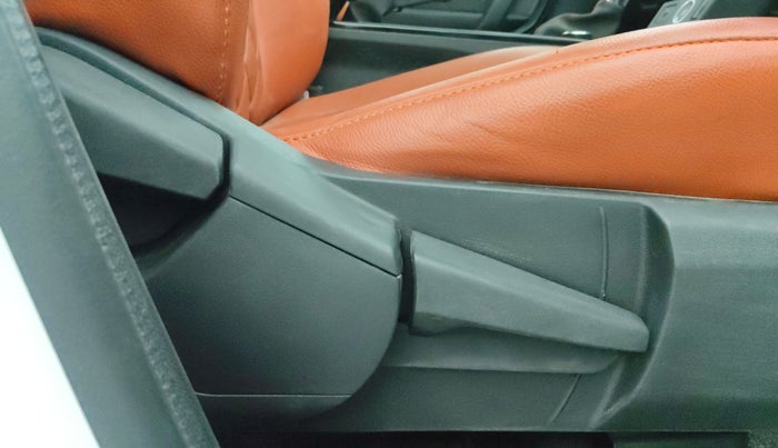 2023 Renault Kiger RXZ TURBO CVT, Petrol, Automatic, 15,507 km, Driver Side Adjustment Panel