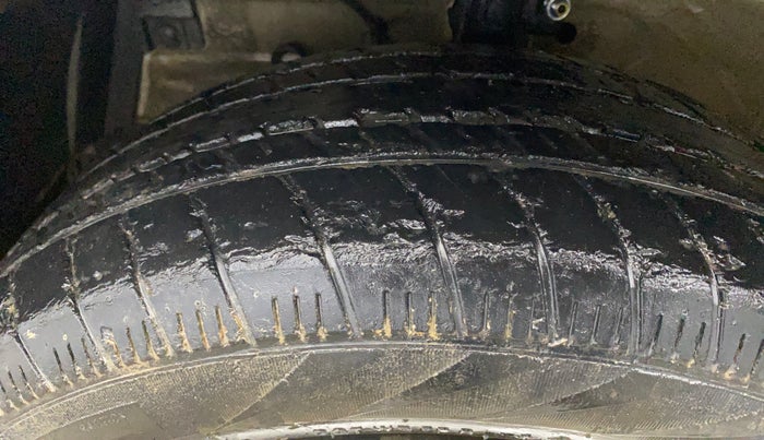 2016 Maruti Ertiga VXI, CNG, Manual, 48,689 km, Left Front Tyre Tread