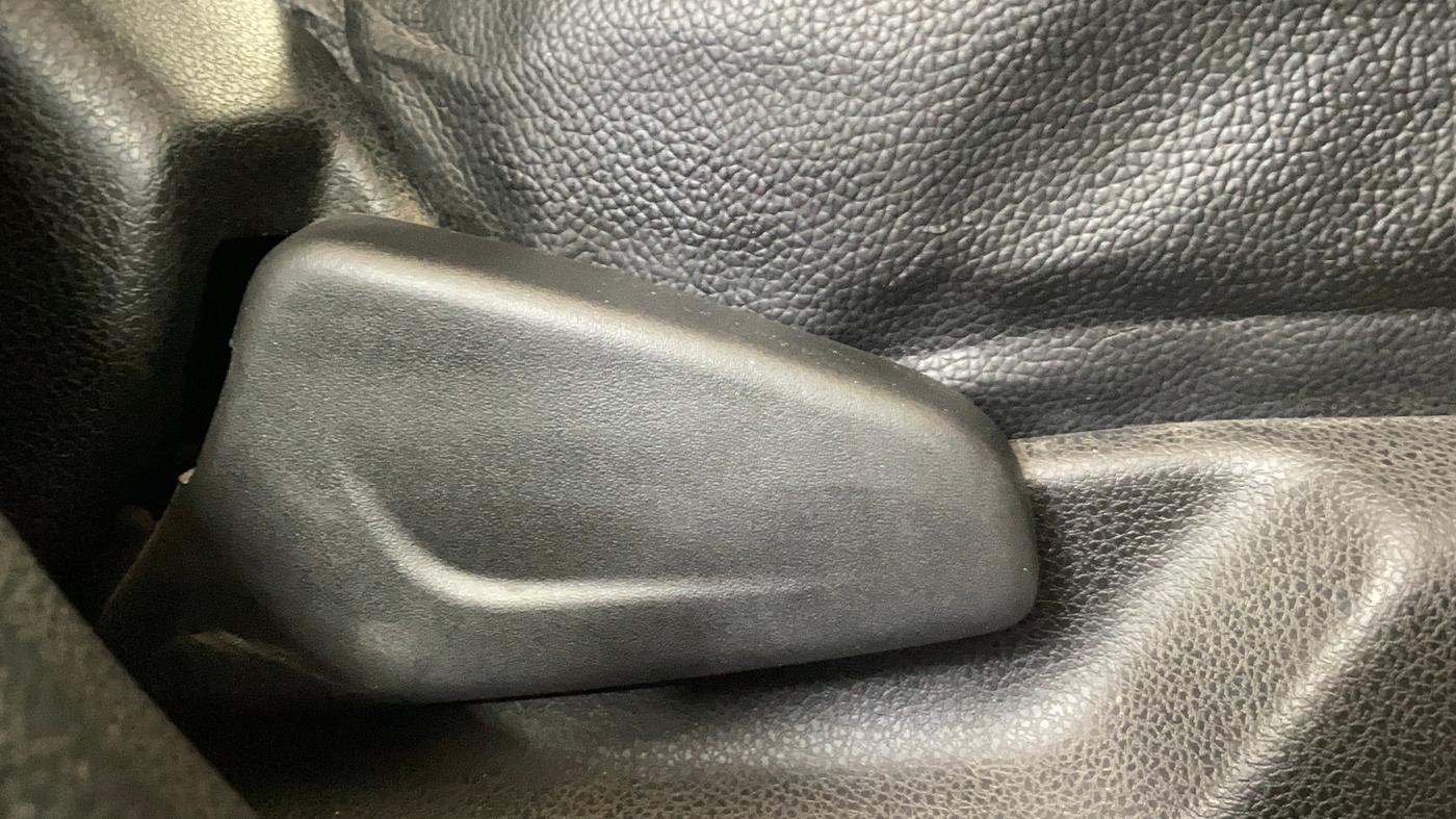 2018 Renault Kwid RXT 1.0 (O), Petrol, Manual, 29,678 km, Driver Side Adjustment Panel