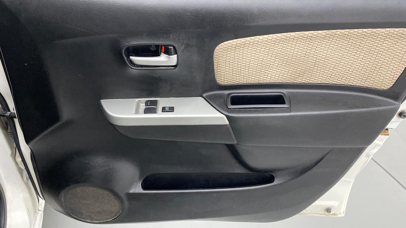 2017 Maruti Wagon R 1.0 LXI, Petrol, Manual, 88,506 km, Driver Side Door Panels Control