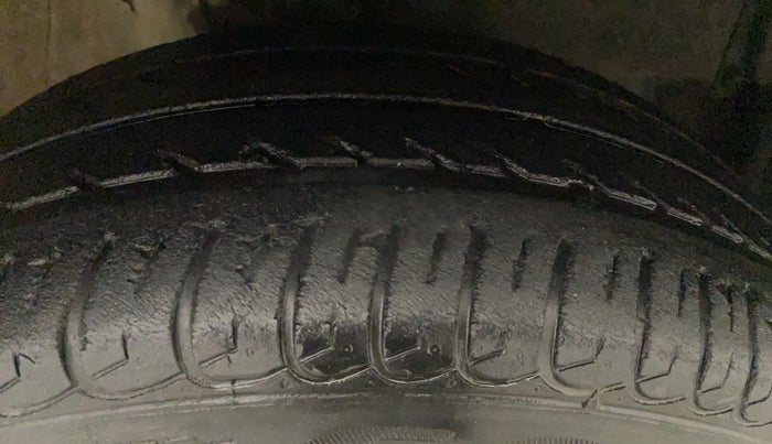 2011 Toyota Etios Liva G, Petrol, Manual, 67,906 km, Right Front Tyre Tread
