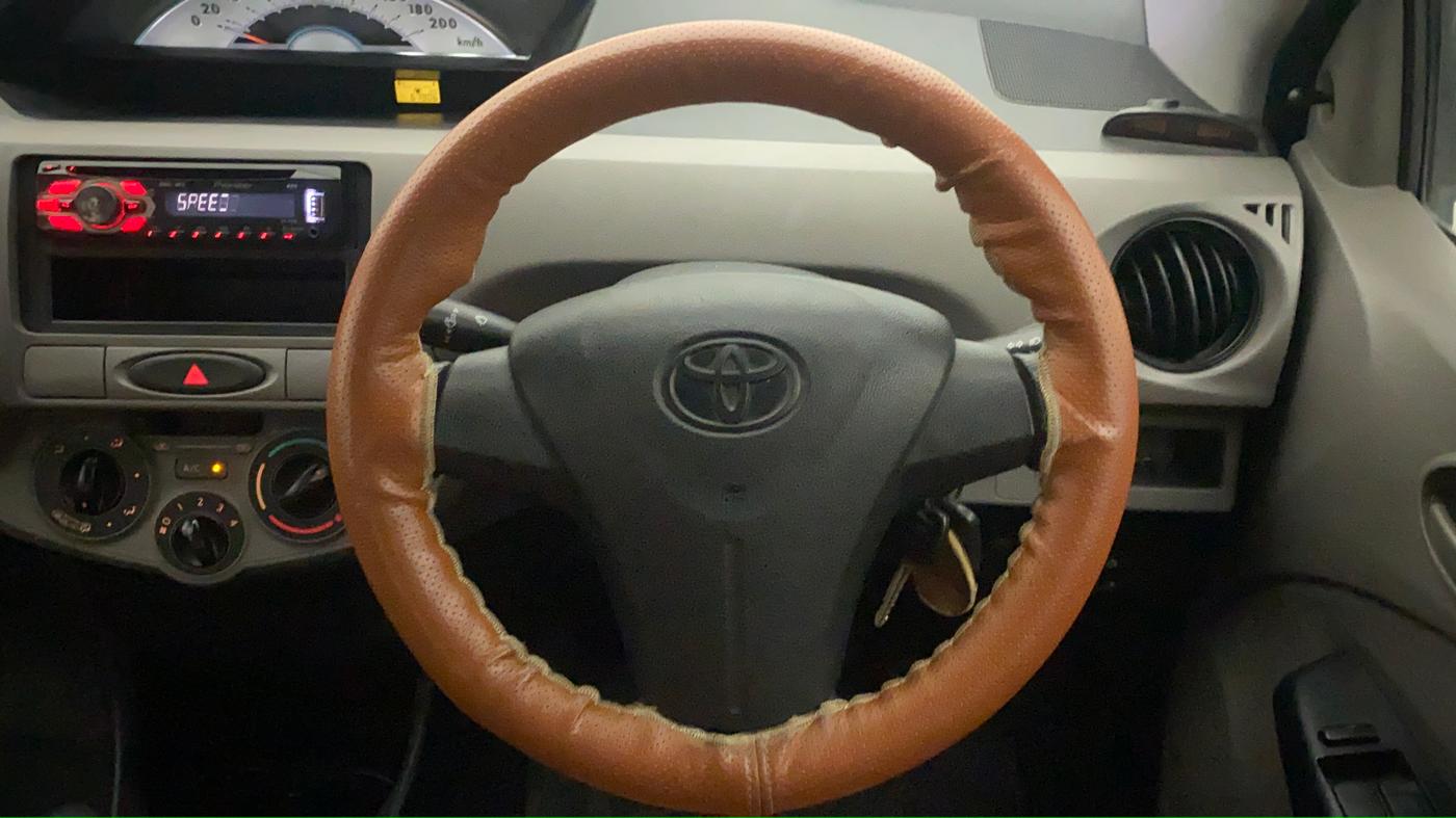 2011 Toyota Etios Liva G, Petrol, Manual, 67,906 km, Steering Wheel Close Up