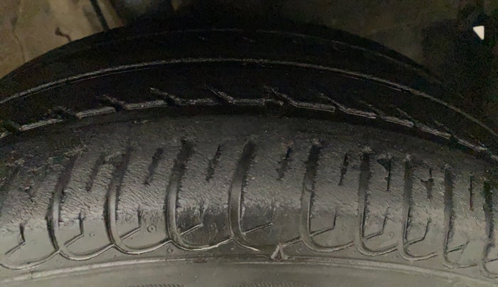 2011 Toyota Etios Liva G, Petrol, Manual, 67,906 km, Left Front Tyre Tread