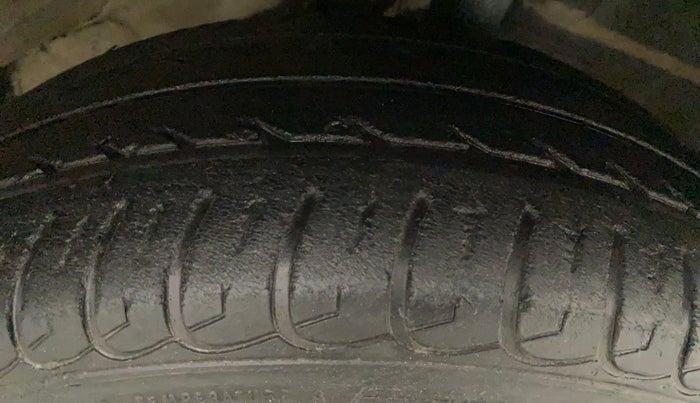 2011 Toyota Etios Liva G, Petrol, Manual, 67,906 km, Right Rear Tyre Tread