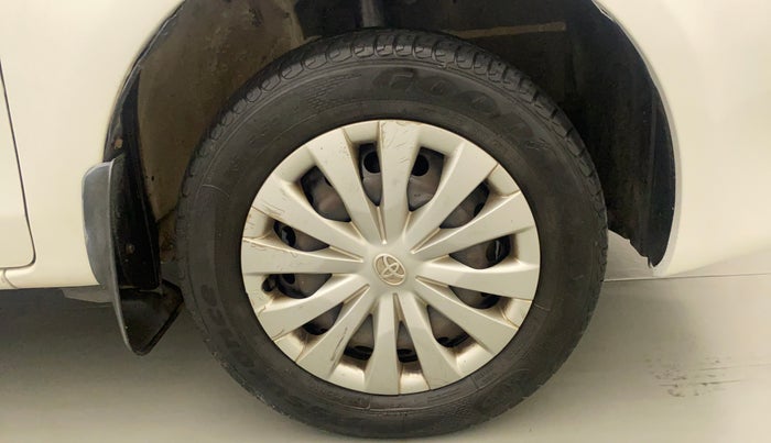 2011 Toyota Etios Liva G, Petrol, Manual, 67,906 km, Right Front Wheel
