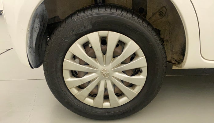 2011 Toyota Etios Liva G, Petrol, Manual, 67,906 km, Right Rear Wheel