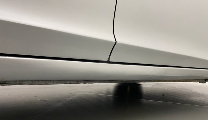 2015 Honda City 1.5L I-VTEC V MT, Petrol, Manual, 76,831 km, Right running board - Paint has minor damage