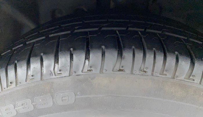 2016 Ford Ecosport TITANIUM+ 1.5L DIESEL, Diesel, Manual, 1,09,262 km, Left Front Tyre Tread