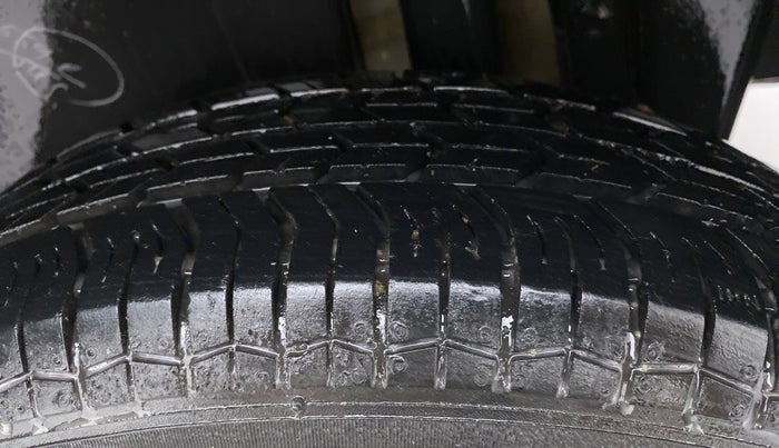 2016 Maruti Swift VXI, Petrol, Manual, 32,381 km, Left Rear Tyre Tread