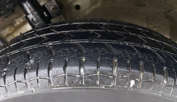 2016 Maruti Swift VXI, Petrol, Manual, 32,381 km, Left Front Tyre Tread