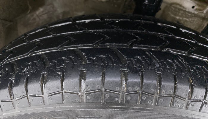2016 Maruti Swift VXI, Petrol, Manual, 32,381 km, Right Front Tyre Tread