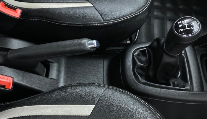 2016 Maruti Swift VXI, Petrol, Manual, 32,381 km, Gear Lever