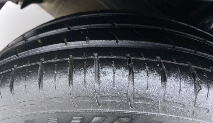 2021 Hyundai GRAND I10 NIOS SPORTZ PETROL, Petrol, Manual, 35,494 km, Right Rear Tyre Tread