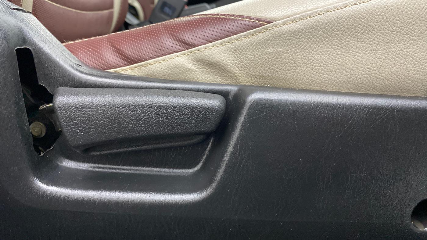 2019 Maruti Alto LXI, Petrol, Manual, 17,754 km, Driver Side Adjustment Panel