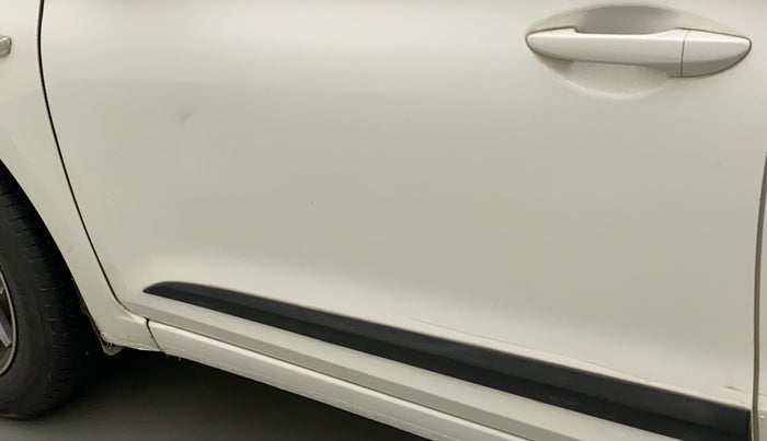 2016 Hyundai Elite i20 MAGNA 1.2, Petrol, Manual, 43,099 km, Front passenger door - Slightly dented