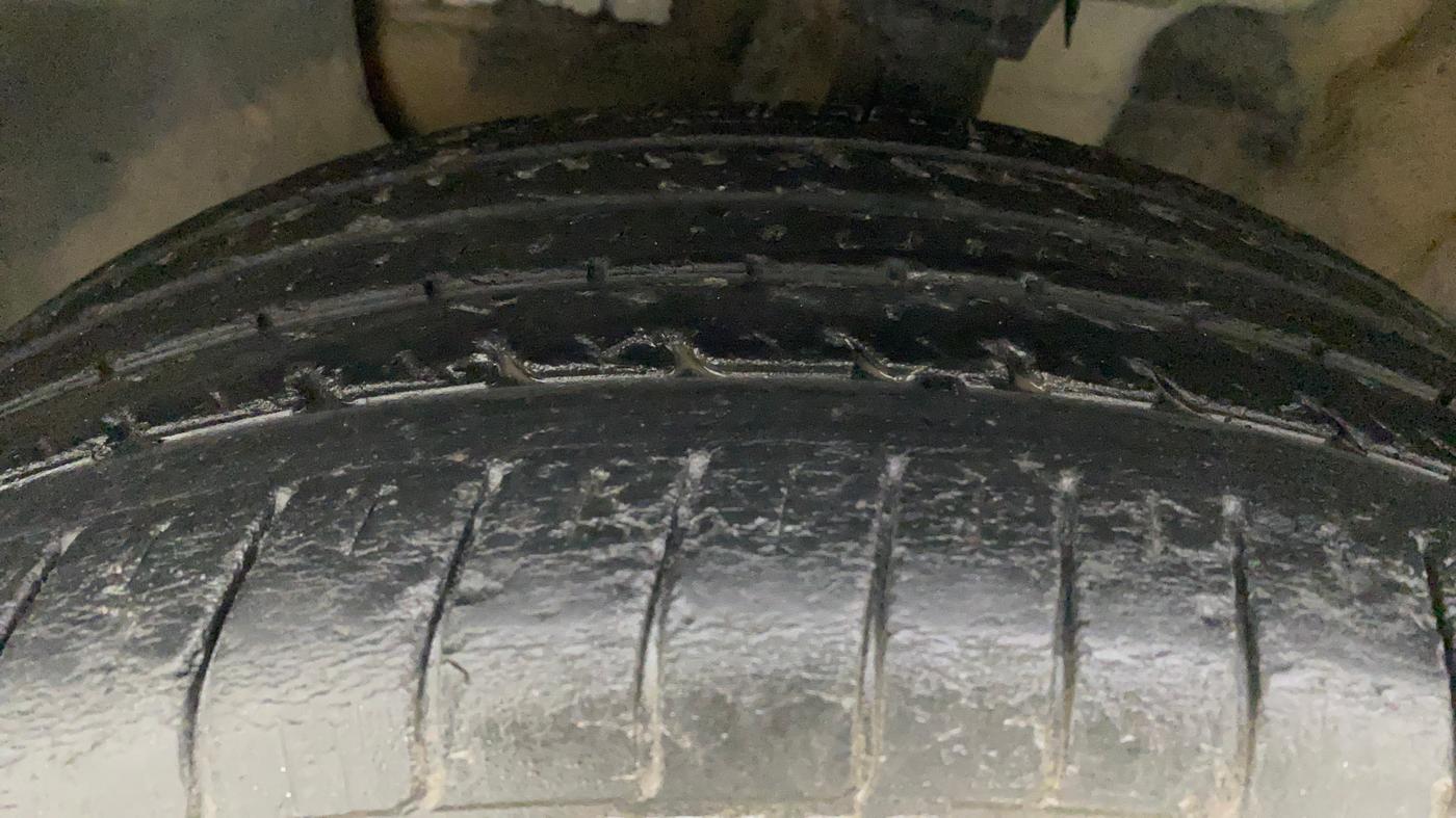 2016 Hyundai Elite i20 MAGNA 1.2, Petrol, Manual, 43,099 km, Left Front Tyre Tread