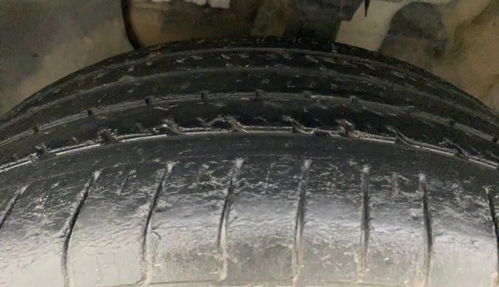 2016 Hyundai Elite i20 MAGNA 1.2, Petrol, Manual, 43,099 km, Left Front Tyre Tread