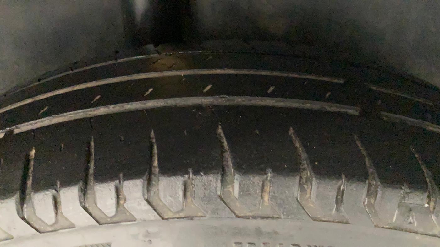 2011 Maruti Swift VXI, Petrol, Manual, 1,34,096 km, Right Rear Tyre Tread