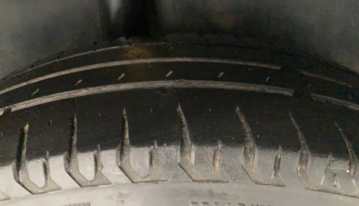 2011 Maruti Swift VXI, Petrol, Manual, 1,34,096 km, Right Rear Tyre Tread