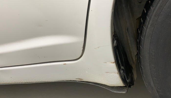 2011 Maruti Swift VXI, Petrol, Manual, 1,34,096 km, Left running board - Minor scratches