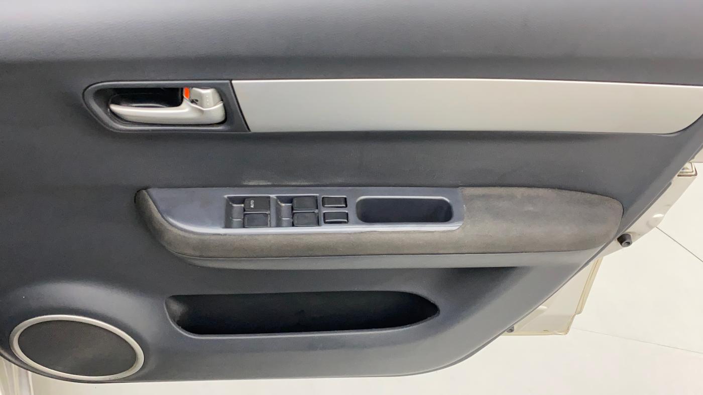 2011 Maruti Swift VXI, Petrol, Manual, 1,34,096 km, Driver Side Door Panels Control