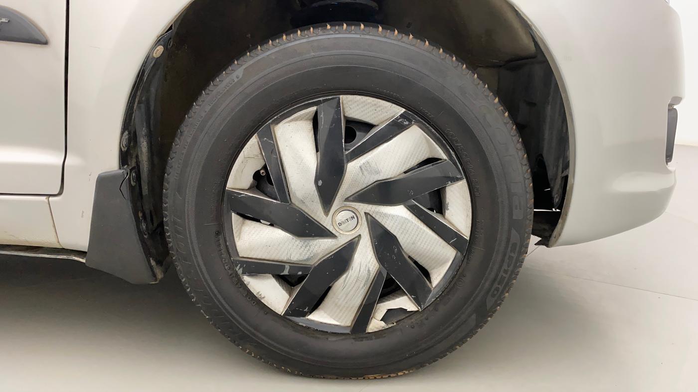 2011 Maruti Swift VXI, Petrol, Manual, 1,34,096 km, Right Front Wheel