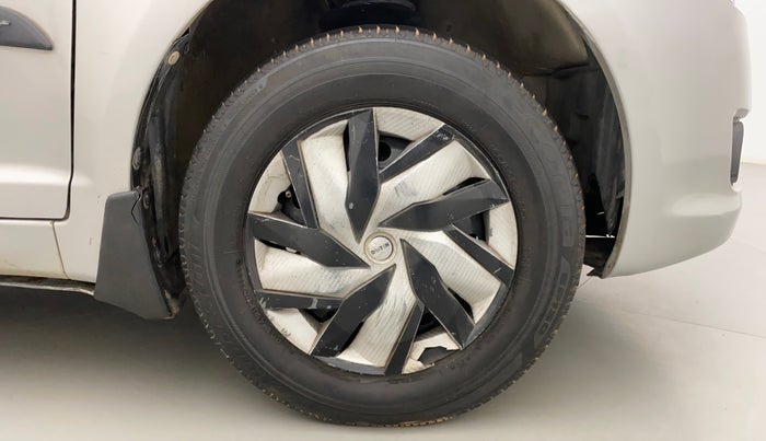 2011 Maruti Swift VXI, Petrol, Manual, 1,34,096 km, Right Front Wheel