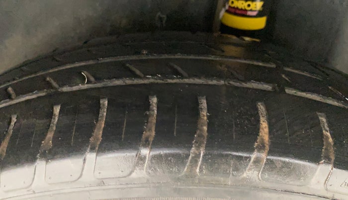 2011 Maruti Swift VXI, Petrol, Manual, 1,34,096 km, Left Rear Tyre Tread