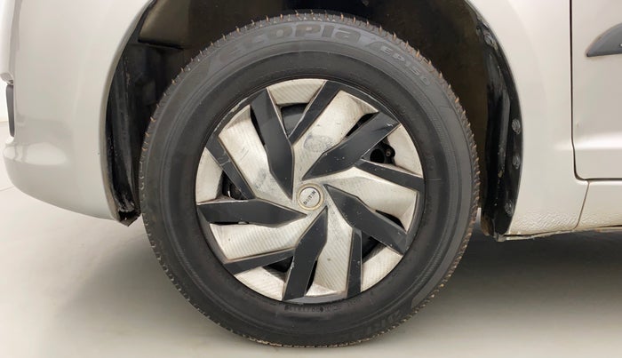 2011 Maruti Swift VXI, Petrol, Manual, 1,34,096 km, Left Front Wheel