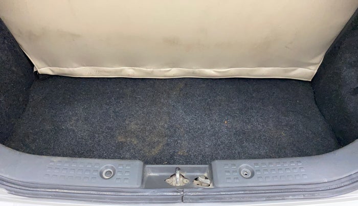 2011 Maruti Swift VXI, Petrol, Manual, 1,34,096 km, Boot Inside