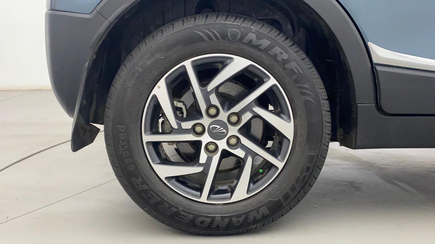 2022 Mahindra XUV300 W8 (O) 1.2 PETROL AMT, Petrol, Automatic, 20,556 km, Right Rear Wheel
