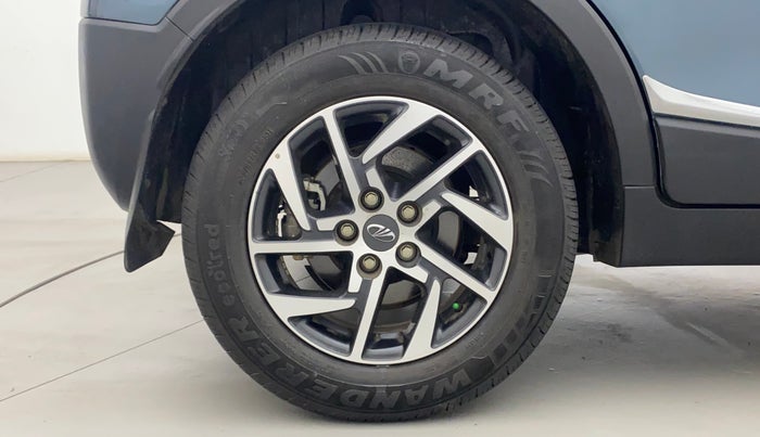 2022 Mahindra XUV300 W8 (O) 1.2 PETROL AMT, Petrol, Automatic, 20,556 km, Right Rear Wheel