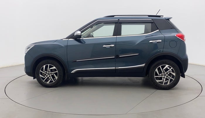 2022 Mahindra XUV300 W8 (O) 1.2 PETROL AMT, Petrol, Automatic, 20,556 km, Left Side