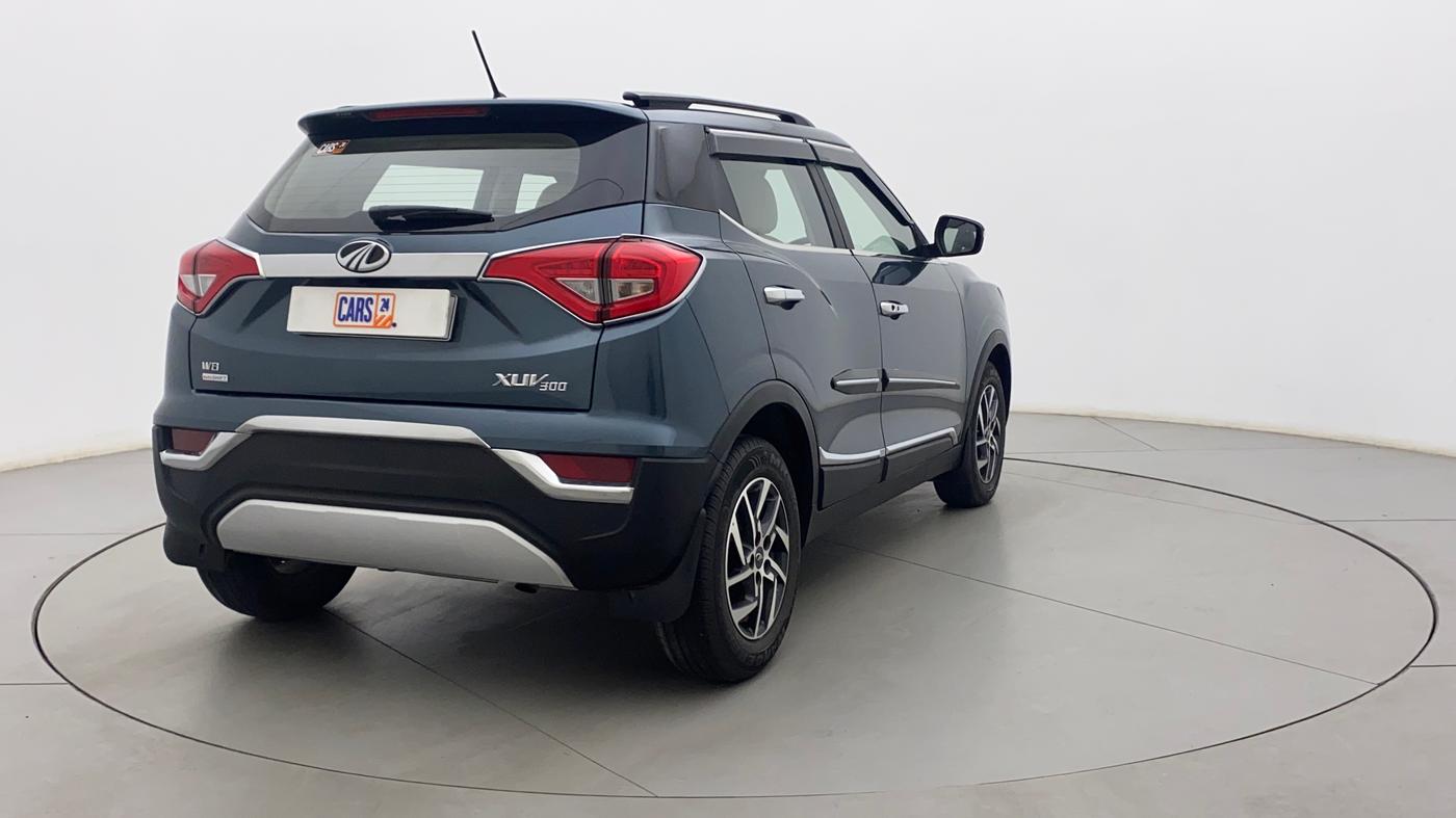2022 Mahindra XUV300 W8 (O) 1.2 PETROL AMT, Petrol, Automatic, 20,556 km, Right Back Diagonal