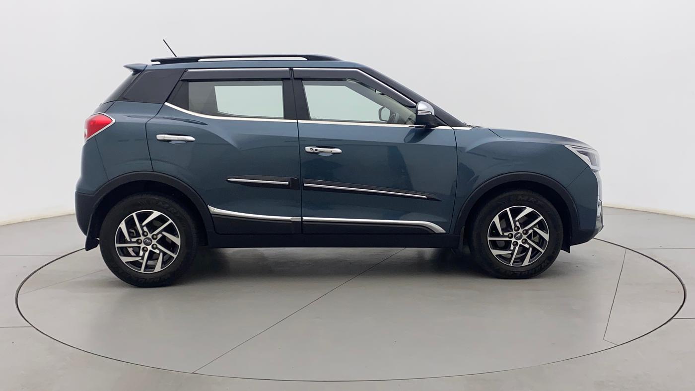 2022 Mahindra XUV300 W8 (O) 1.2 PETROL AMT, Petrol, Automatic, 20,556 km, Right Side View
