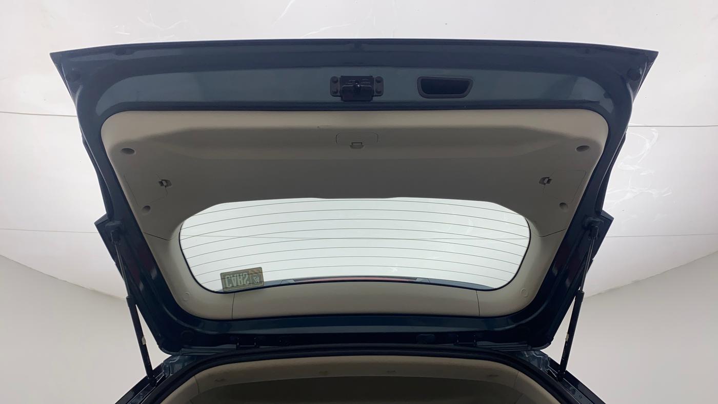 2022 Mahindra XUV300 W8 (O) 1.2 PETROL AMT, Petrol, Automatic, 20,556 km, Boot Door Open