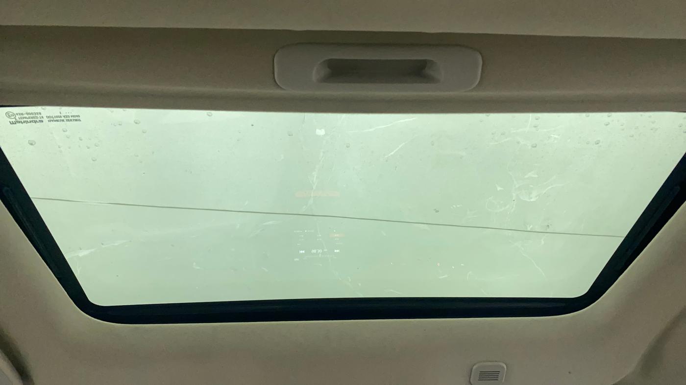 2022 Mahindra XUV300 W8 (O) 1.2 PETROL AMT, Petrol, Automatic, 20,556 km, Moonroof/ Sunroof