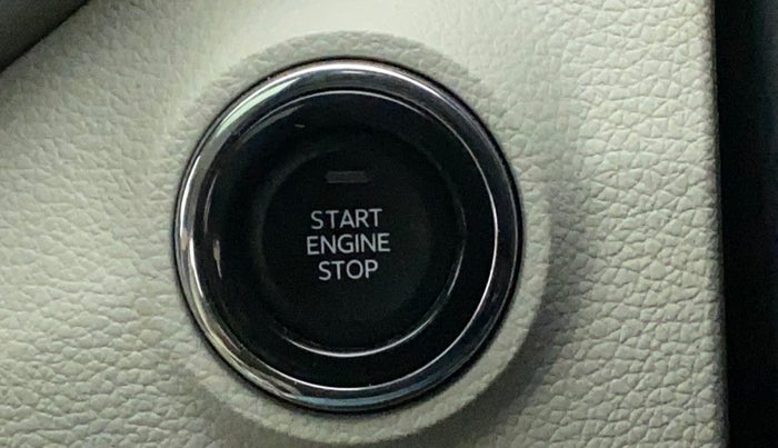 2022 Mahindra XUV300 W8 (O) 1.2 PETROL AMT, Petrol, Automatic, 20,556 km, Keyless Start/ Stop Button