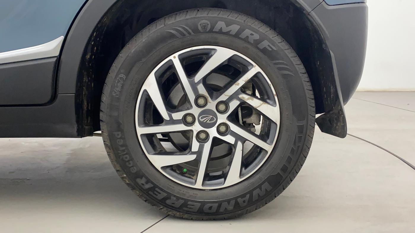 2022 Mahindra XUV300 W8 (O) 1.2 PETROL AMT, Petrol, Automatic, 20,556 km, Left Rear Wheel