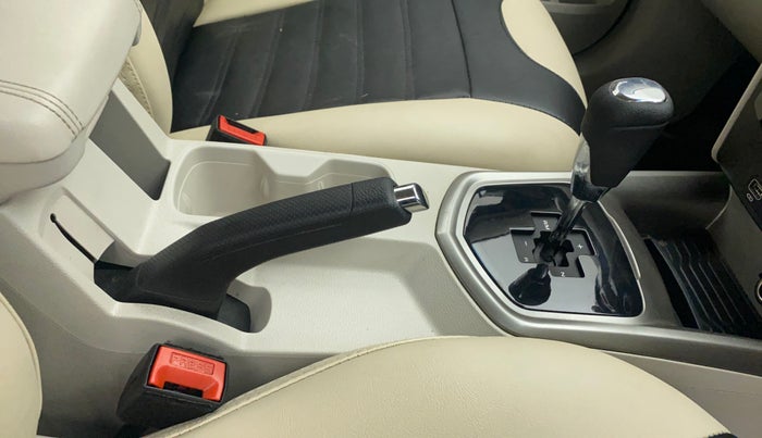2022 Mahindra XUV300 W8 (O) 1.2 PETROL AMT, Petrol, Automatic, 20,556 km, Gear Lever