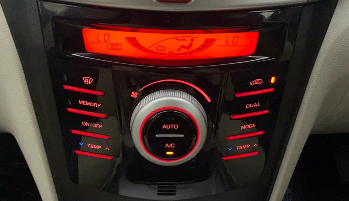 2022 Mahindra XUV300 W8 (O) 1.2 PETROL AMT, Petrol, Automatic, 20,556 km, Automatic Climate Control