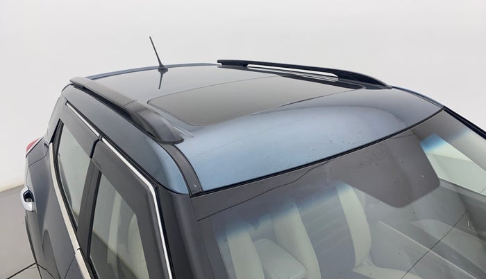 2022 Mahindra XUV300 W8 (O) 1.2 PETROL AMT, Petrol, Automatic, 20,556 km, Roof