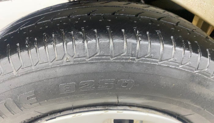 2022 Maruti Eeco 5 STR AC (O), Petrol, Manual, 30,049 km, Right Rear Tyre Tread