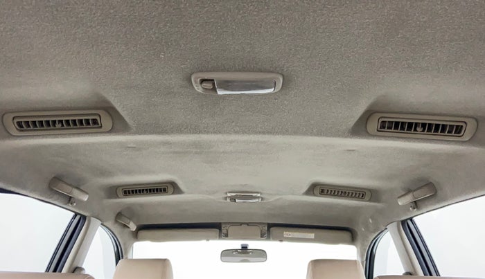 2009 Toyota Innova 2.5 V 8 STR, Diesel, Manual, 2,06,512 km, Rear AC Vents
