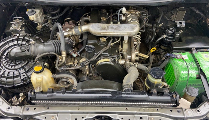 2009 Toyota Innova 2.5 V 8 STR, Diesel, Manual, 2,06,512 km, Open Bonet