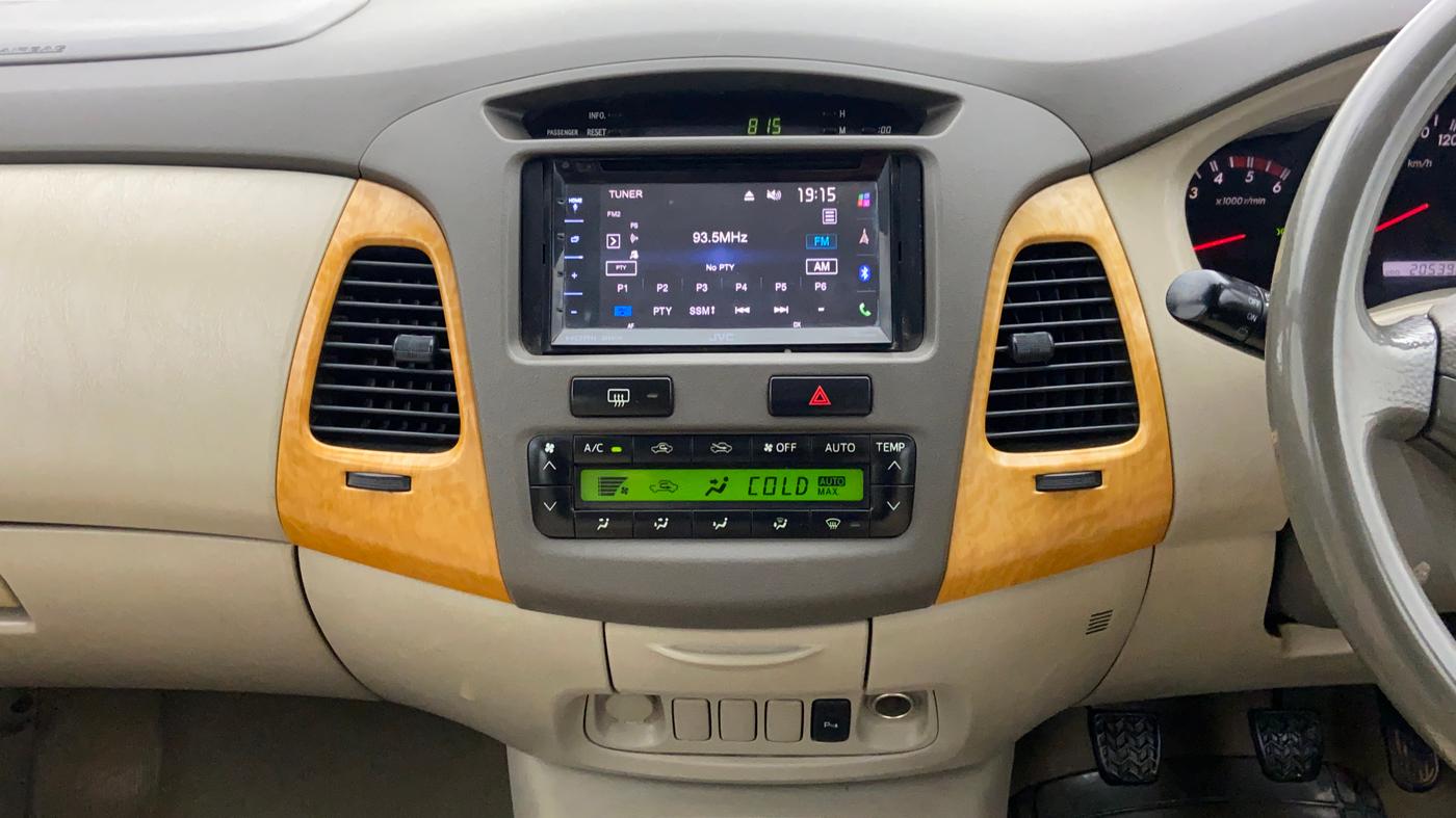 2009 Toyota Innova 2.5 V 8 STR, Diesel, Manual, 2,06,512 km, Air Conditioner