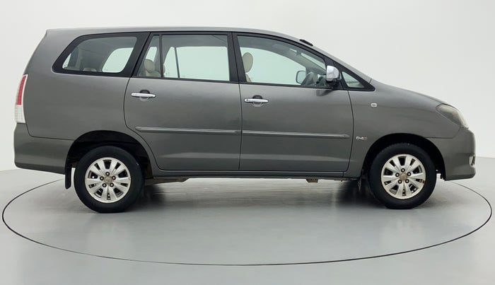 2009 Toyota Innova 2.5 V 8 STR, Diesel, Manual, 2,06,512 km, Right Side View