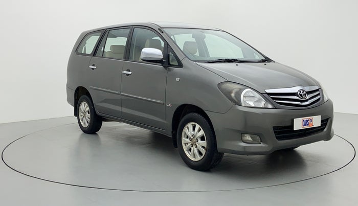 2009 Toyota Innova 2.5 V 8 STR, Diesel, Manual, 2,06,512 km, Right Front Diagonal