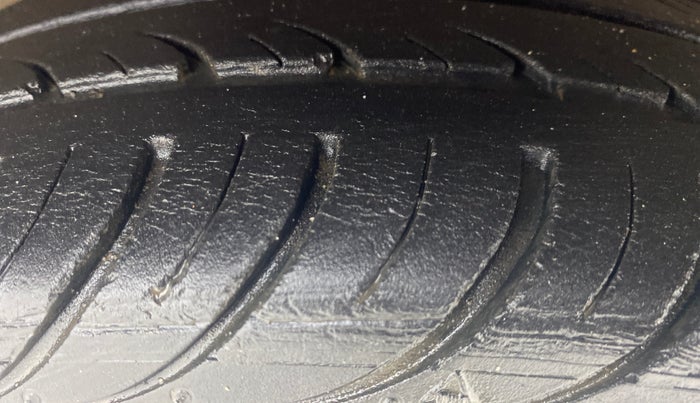 2018 Hyundai Eon 1.0 MAGNA + (O), Petrol, Manual, 31,102 km, Right Front Tyre Tread